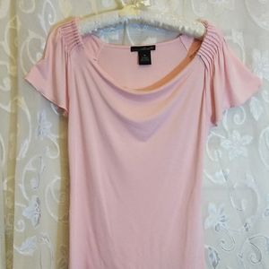 Pink short sleeves knit medium top